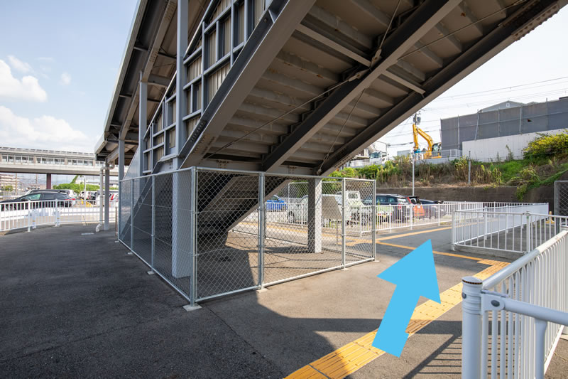 03.右に曲がります。