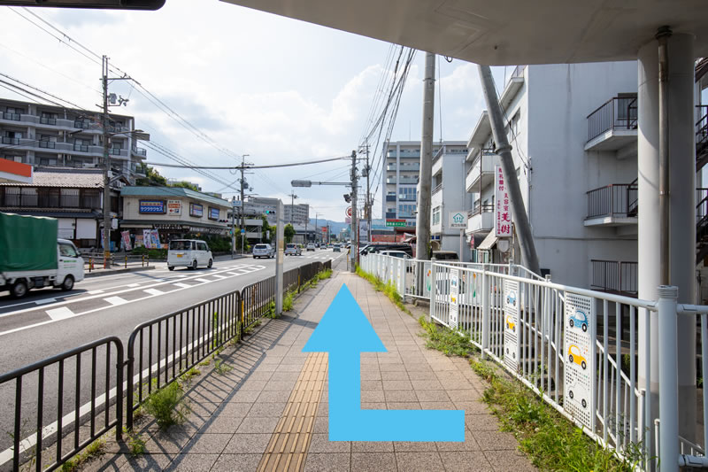 06.右に曲がります。